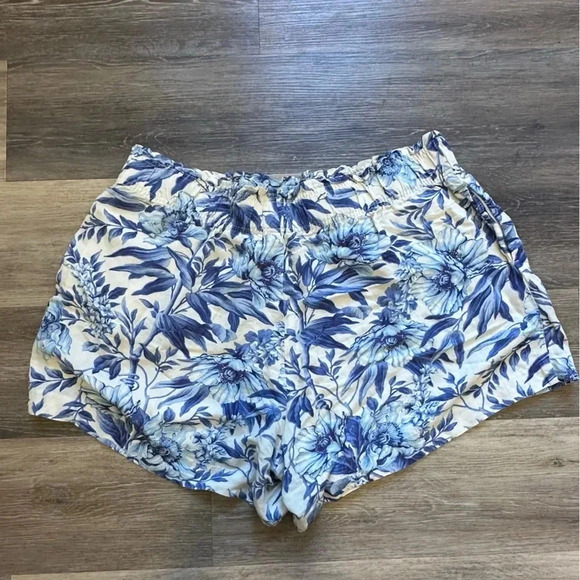 H&M Women’s Blue and Cream Linen Blend Hawaiian Floral Flowy Shorts Size XL - Picture 4 of 9